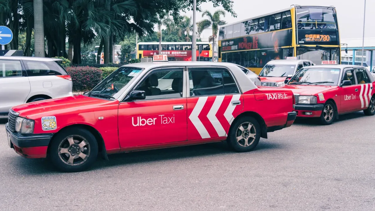 Trabalhar de Uber no Japão sendo Estrangeiro: Regras, Visto, Uber Eats e Salários